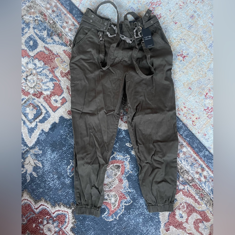 Hunter green cargo pants